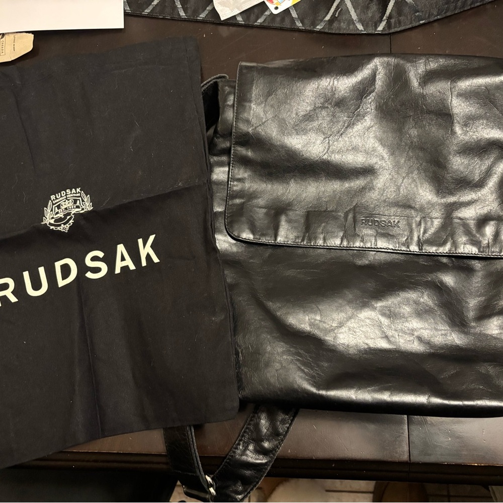 RUDSAK Sleek Black Leather Messenger Bag